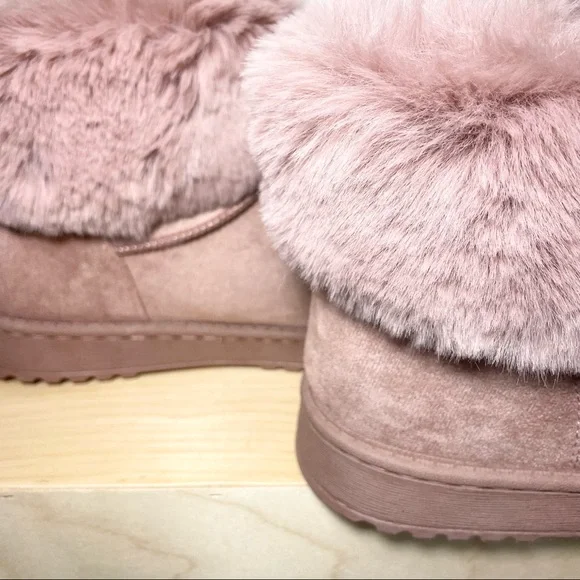 NWT 7.5, light pink fuzzy fur booties - Picture 8 of 9